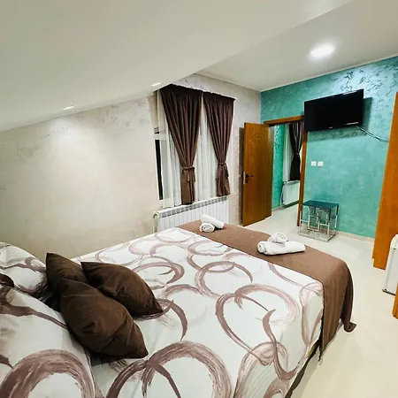 аси Hotell *